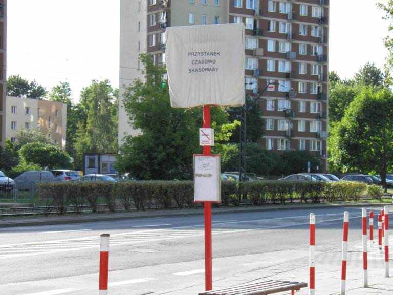 Zawieszony przystanek autobusowy