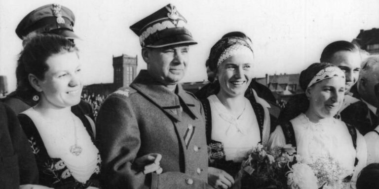 Odsłonięcie tablicy gen. bryg. Wiktora Thommée